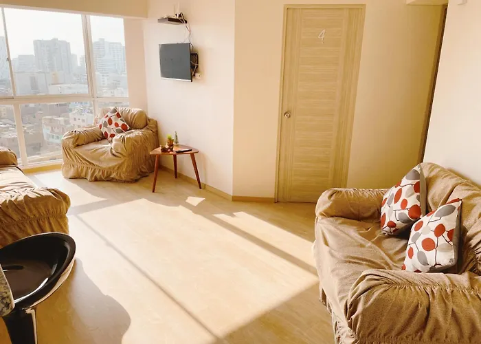 Hermosa habitación privada en edificio de estreno frente al metro
