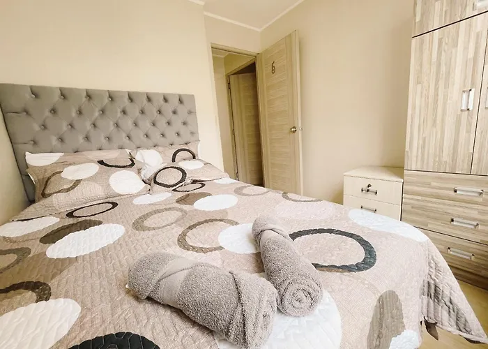 Hermosa habitación privada en edificio de estreno frente al metro