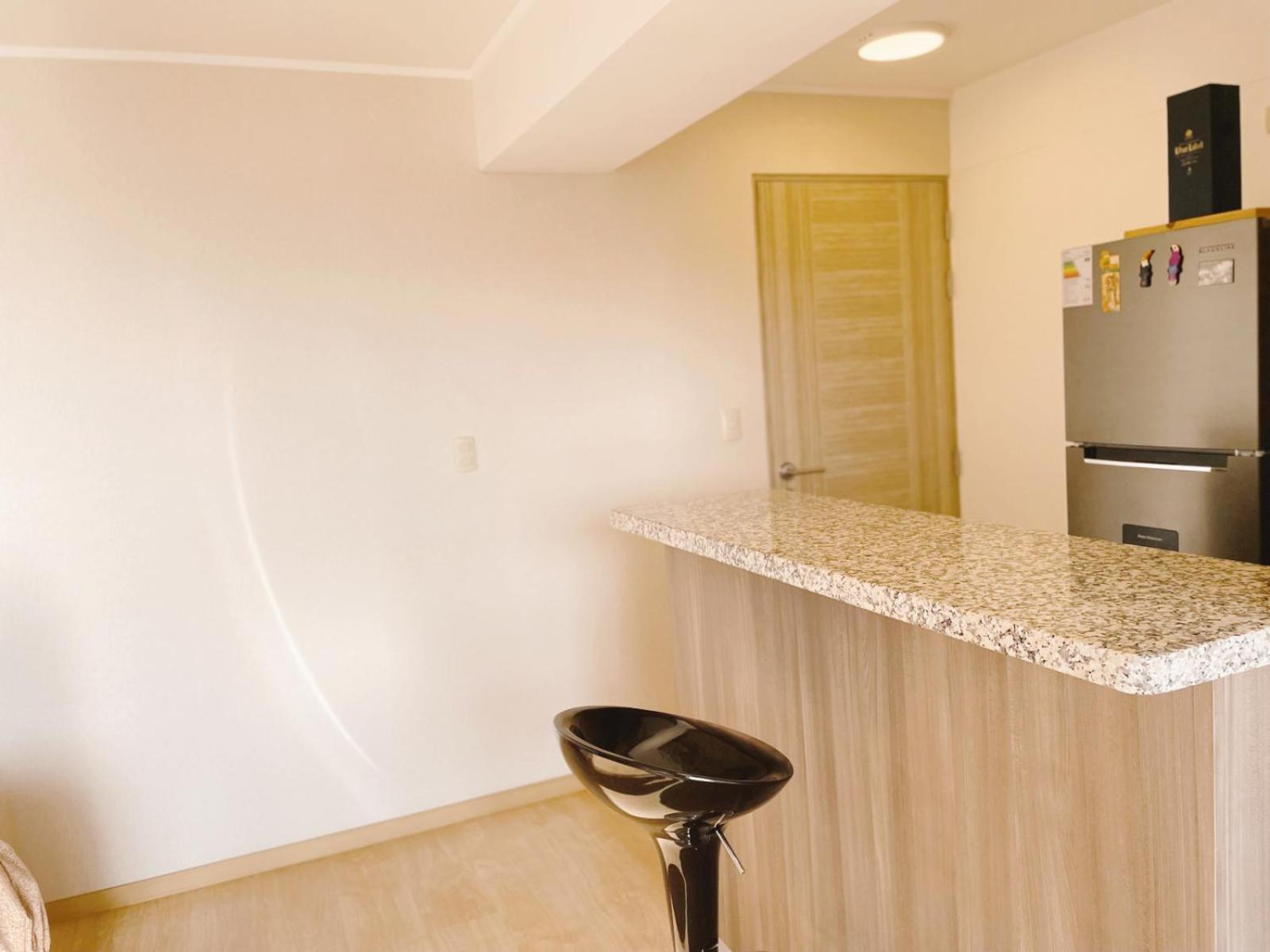 Hermosa Habitación Privada En Edificio De Estreno Frente Al Metro Habitación en casa particular Lima